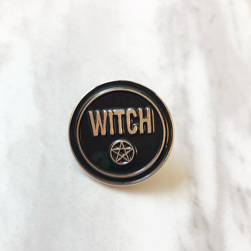 🎉 New Witch Pentagram Enamel Pin